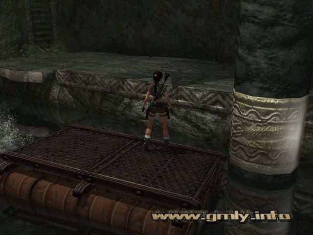 从金属筏跳上平台