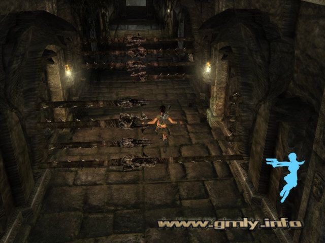 蓝色劳拉出现后,立刻跳过机关