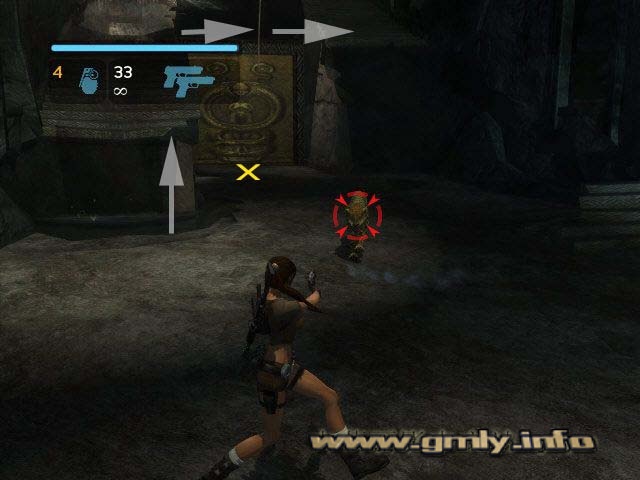 从左侧台阶上去