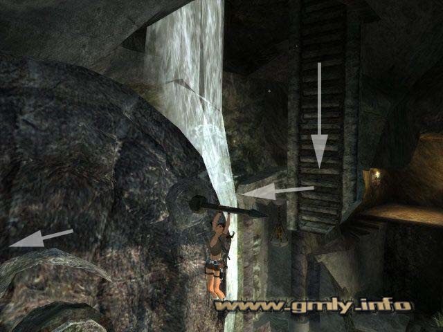 跳上横杆,等水轮送劳拉到绳子附近